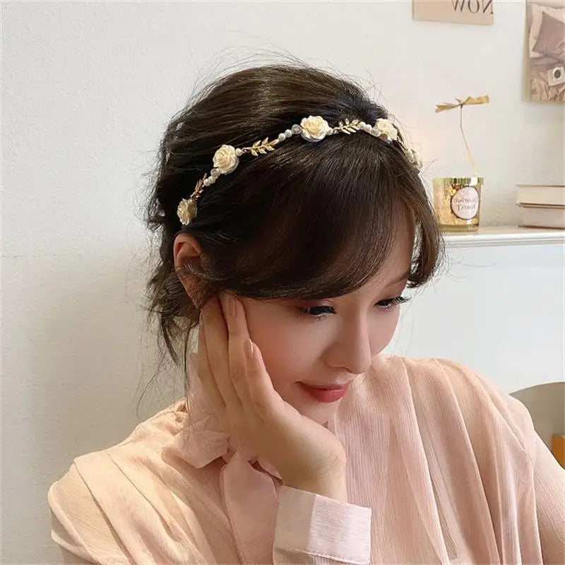 Rose Pearl Hair Band French Retro High-end Hair Clip Headwear With Niche Design Pressed Hair High Skull Top Hair Accessory